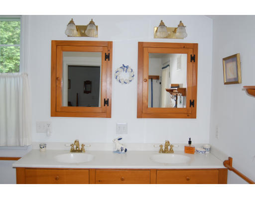 10 Rockpoint Road Southborough, MA 01772 - Photo 8 of 20 Gallery Image 8
