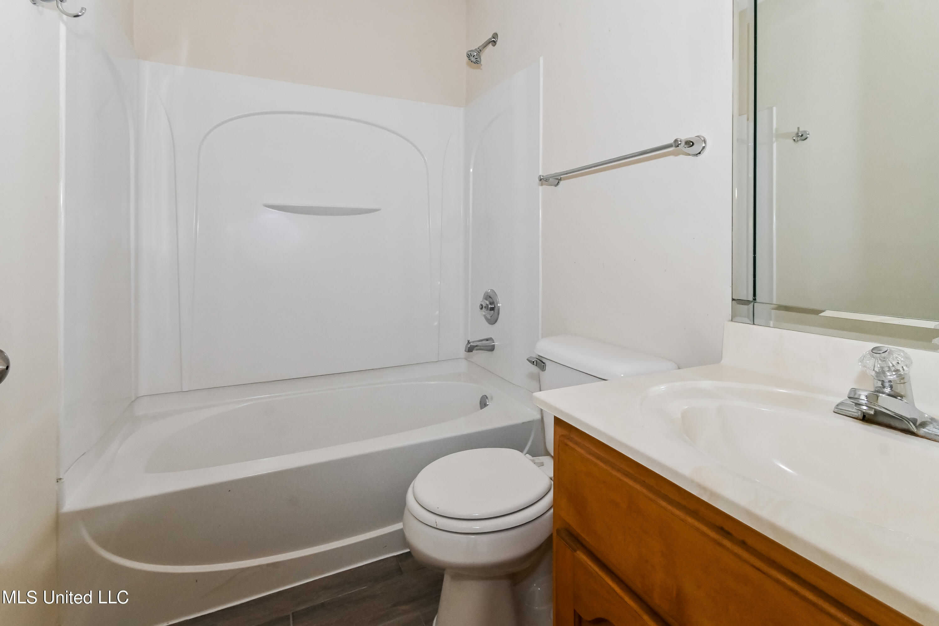 9959 Stage Run Drive Olive Branch, MS 38654 - Photo 14 of 15 029-photo-bathroom-13553152