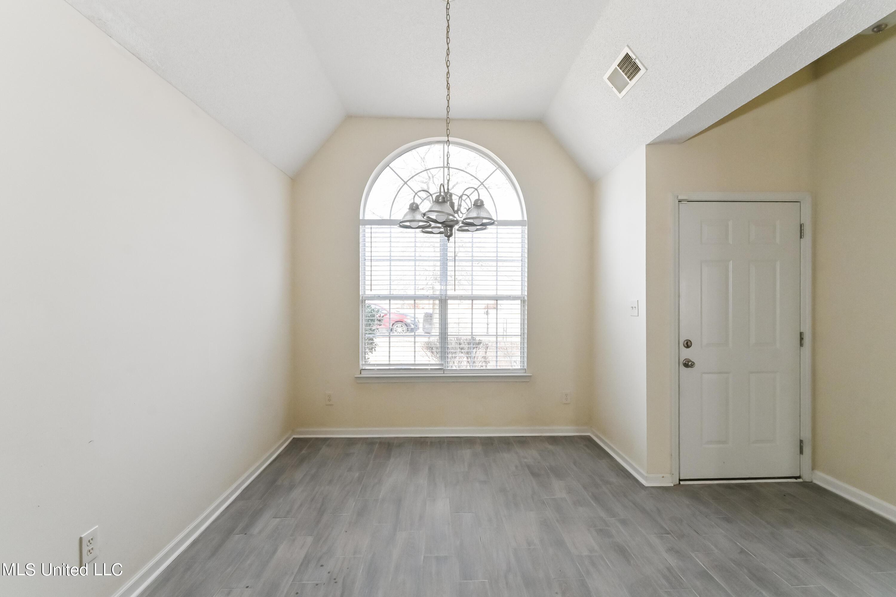 9959 Stage Run Drive Olive Branch, MS 38654 - Photo 5 of 15 020-photo-dining-room-13553141