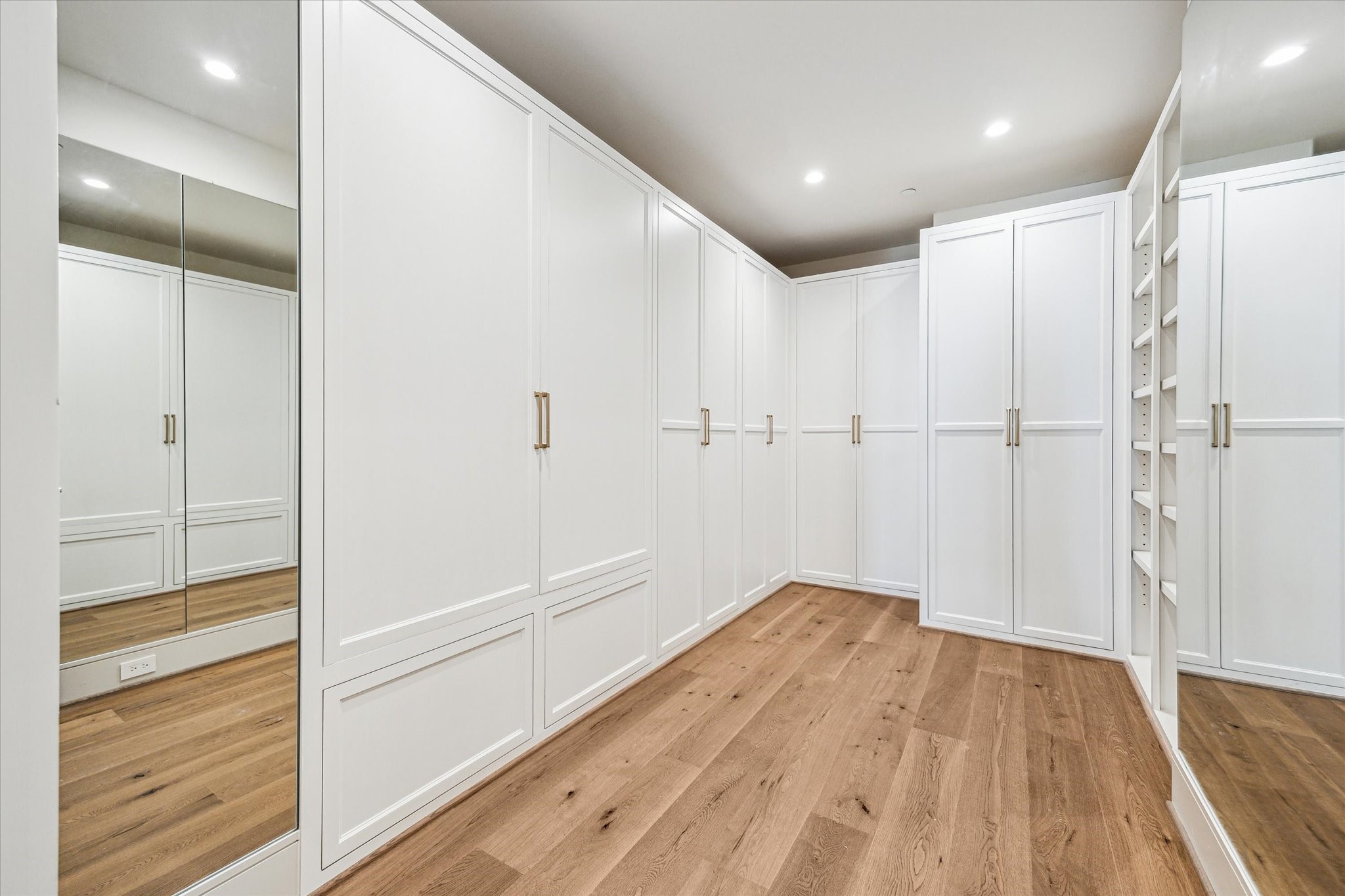 1215 West Pierce Street Houston, TX 77019 - Photo 28 of 40 Full wardrobe boxes with custom-fabricated doors and soft-close hinges keep all of your clothes fresh and organized for you. Valet rods for dry cleaning, accessory shelves, and built-in hamper complete this streamlined look.