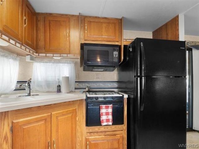 7945 Lake Road Sodus, NY 14555 - Photo 11 of 20
