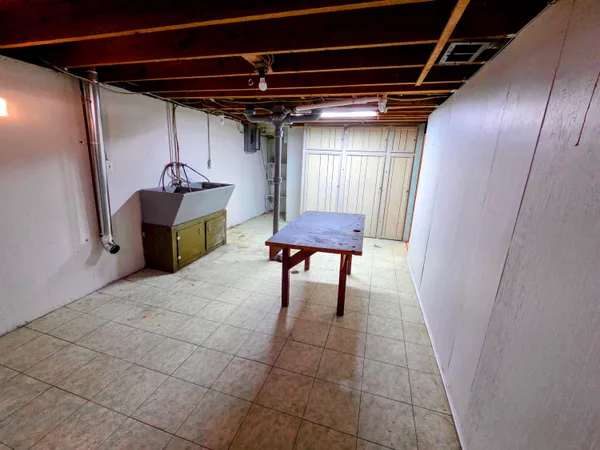 $180,000 | 15700 Oakbrook Street, Romulus, MI 48174