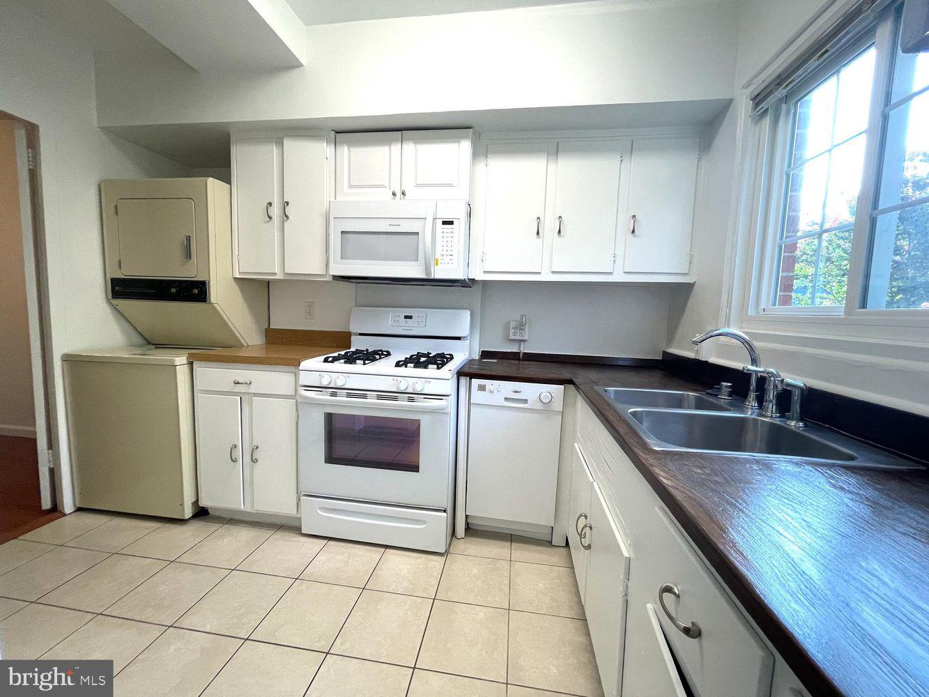 1643 Preston Road Alexandria, VA 22302 - Photo 6 of 18 Lots of cabinet space in Kitchen