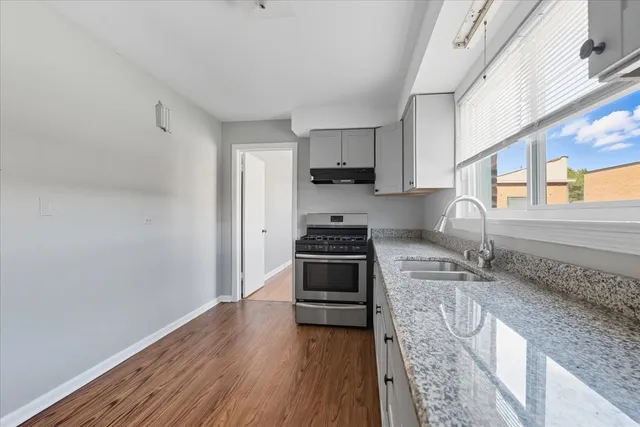 $1,299 | 3302 North Harlem Avenue, Unit 4, Chicago, IL 60634