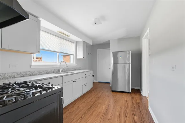 $1,299 | 3302 North Harlem Avenue, Unit 4, Chicago, IL 60634