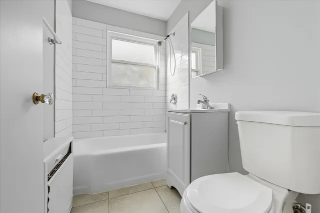 $1,299 | 3302 North Harlem Avenue, Unit 4, Chicago, IL 60634