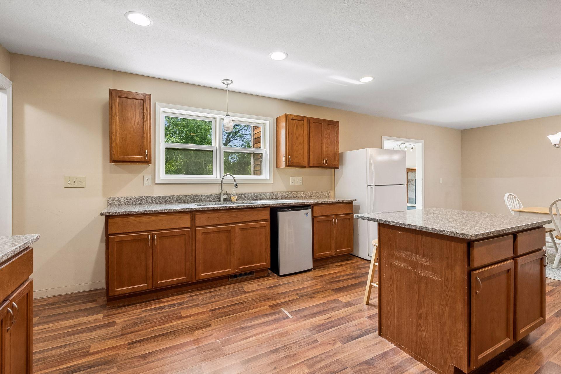 9934 Maple Avenue South Bloomington, MN 55431 - Photo 8 of 36