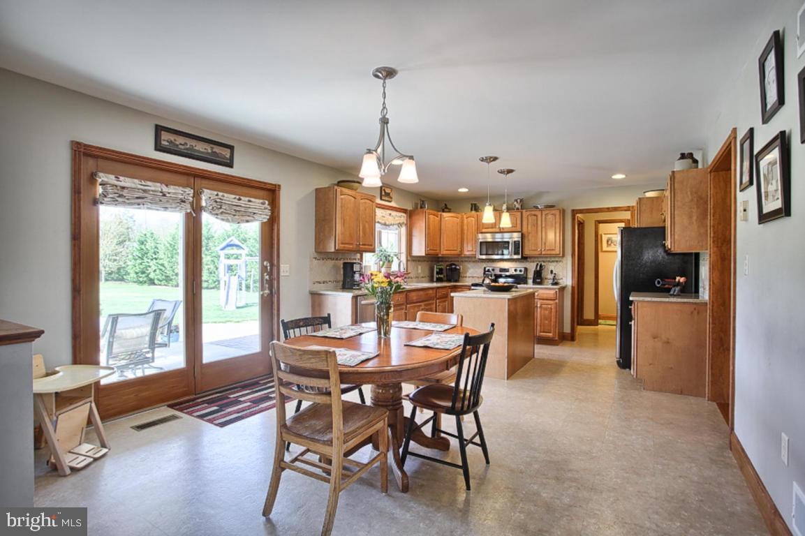 736 Rohen Ridge Drive Lititz, PA 17543 - Photo 11 of 32