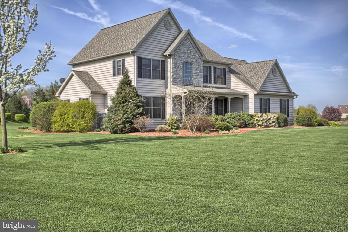 736 Rohen Ridge Drive Lititz, PA 17543 - Photo 3 of 32