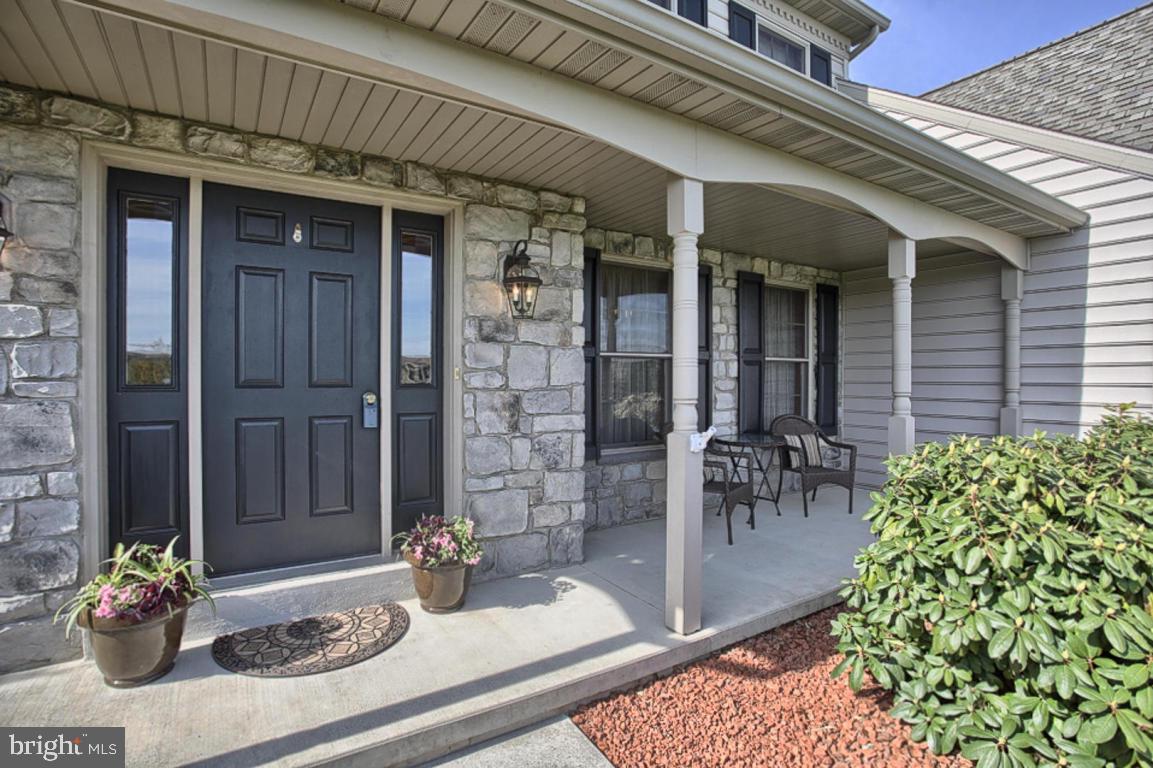 736 Rohen Ridge Drive Lititz, PA 17543 - Photo 4 of 32