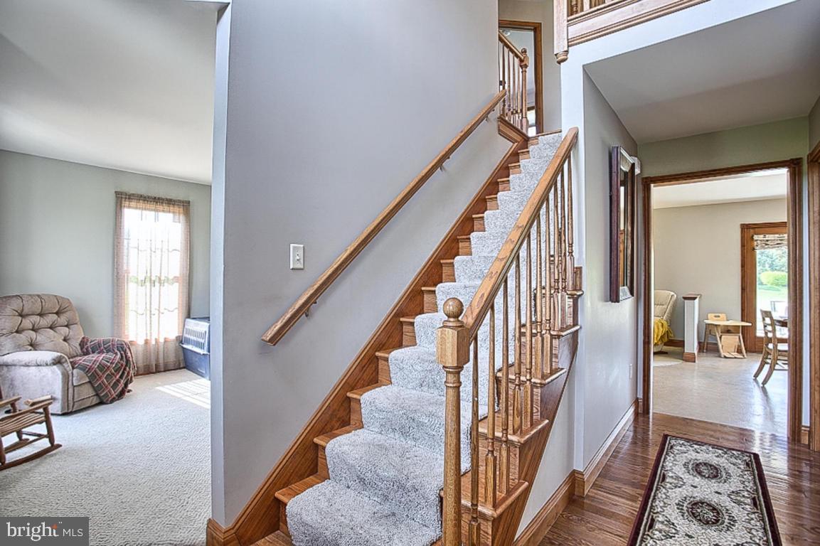 736 Rohen Ridge Drive Lititz, PA 17543 - Photo 7 of 32