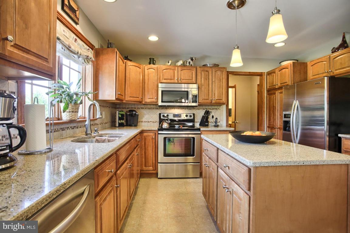 736 Rohen Ridge Drive Lititz, PA 17543 - Photo 9 of 32