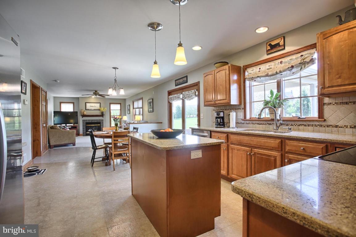 736 Rohen Ridge Drive Lititz, PA 17543 - Photo 10 of 32
