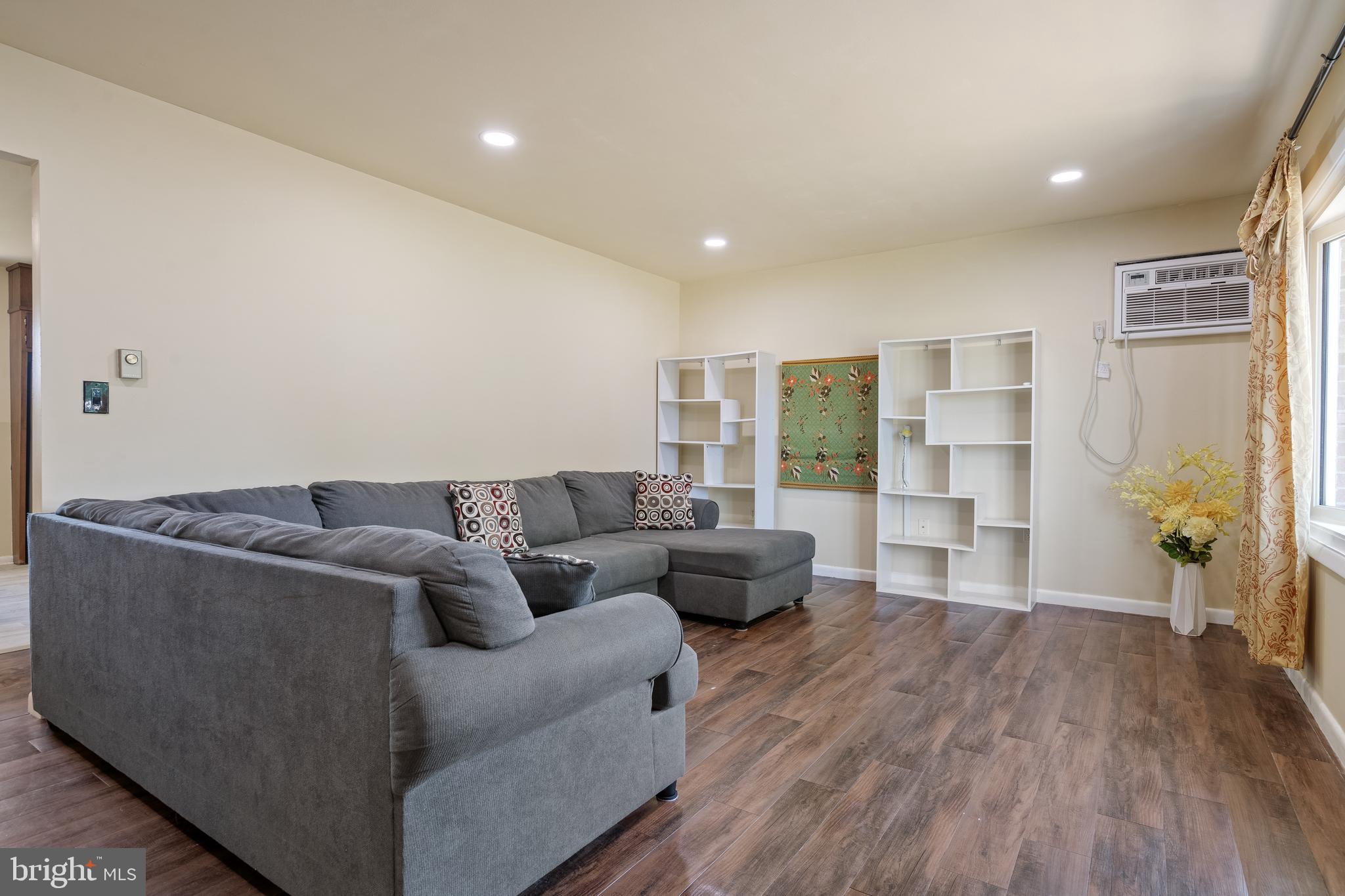 23 Quarry Road Leola, PA 17540 - Photo 3 of 39 Living Room