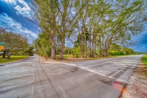 $1,800,000 | 9840 Southwest 104th Street, Miami, FL 33176