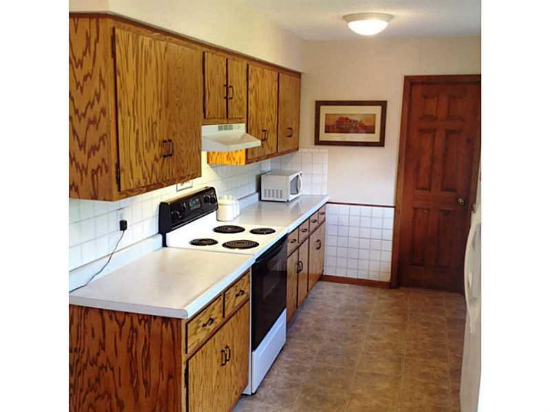 8039 Folkstone Road Indianapolis, IN 46268 - Photo 8 of 24 Gallery Image 8