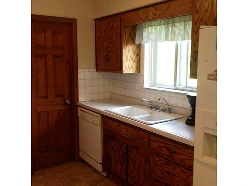 8039 Folkstone Road Indianapolis, IN 46268 - Photo 10 of 24 Gallery Image 10
