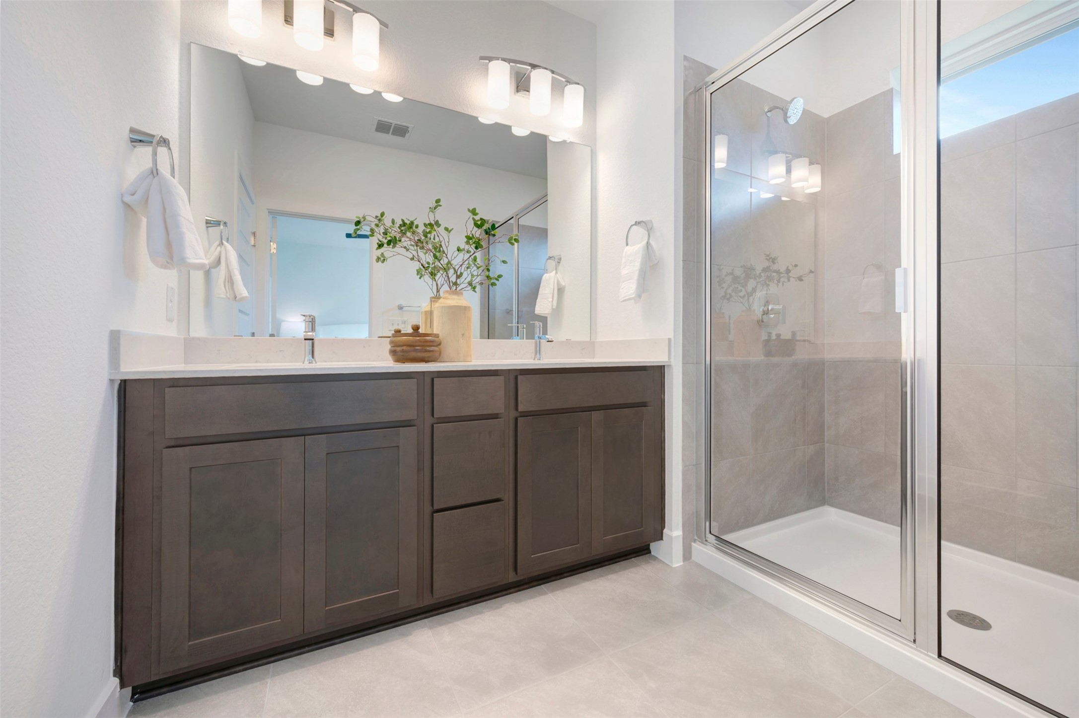 1010 B Brickell Loop Austin, TX 78744 - Photo 11 of 25 Owner's Bathroom (Staged)