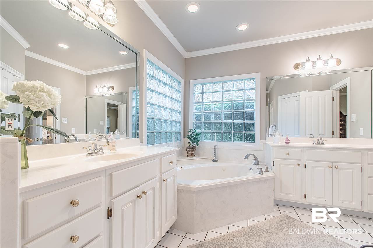 8792 Pine Run Daphne, AL 36527 - Photo 24 of 40 Master Bath