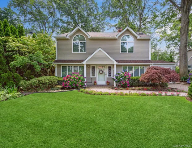 $1,350,000 | 60 Wakefield Avenue, Port Washington, NY 11050