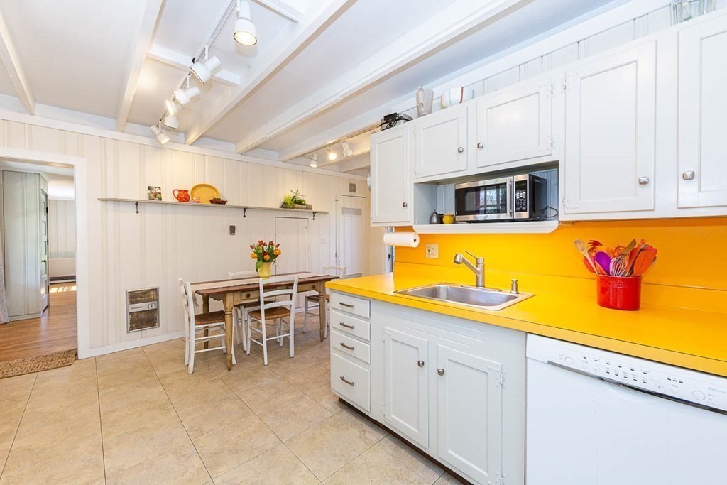 13 Vulcan Street Gloucester, MA 01930 - Photo 18 of 36