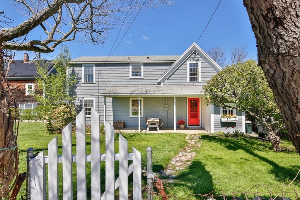 13 Vulcan Street Gloucester, MA 01930 - Photo 3 of 36