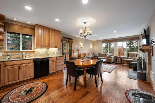 $449,500 | 11711 Snowpeak Way, Unit 555, Truckee, CA 96161