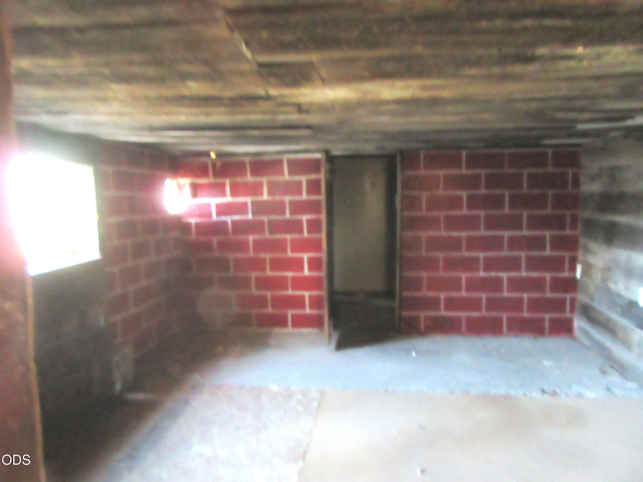 9805 East Langell Valley Road Bonanza, OR 97623 - Photo 22 of 41 a view of a room with brick walls