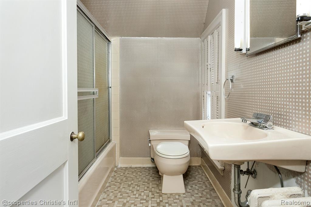 70 Devon Road Bloomfield Hills, MI 48302 - Photo 32 of 42