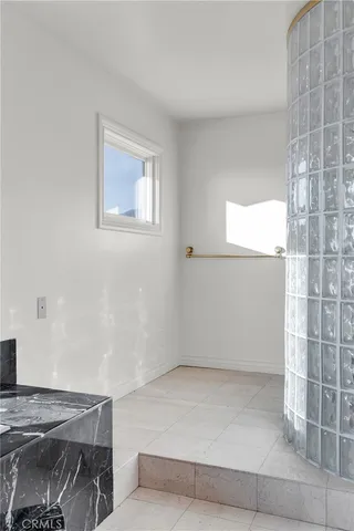 an empty room with windows and pillars in it