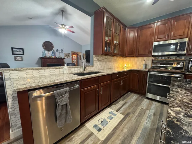 $365,000 | 17794 East Fairfield Road, Mount Vernon, IL 62864