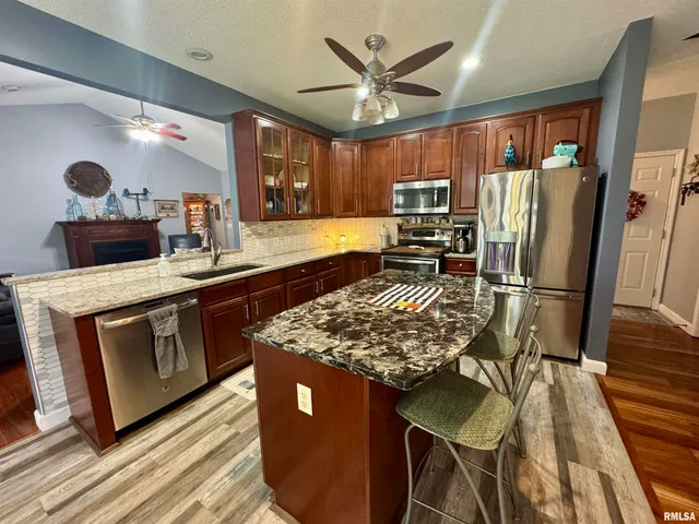 $365,000 | 17794 East Fairfield Road, Mount Vernon, IL 62864