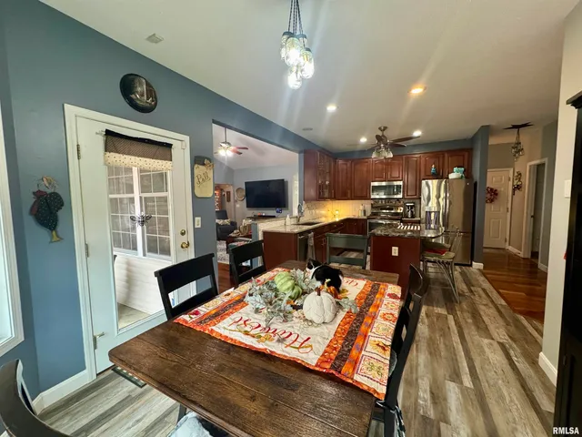 $365,000 | 17794 East Fairfield Road, Mount Vernon, IL 62864