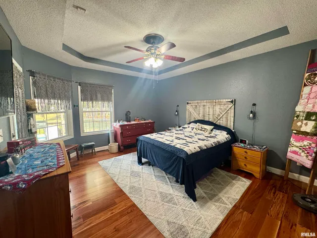 $365,000 | 17794 East Fairfield Road, Mount Vernon, IL 62864