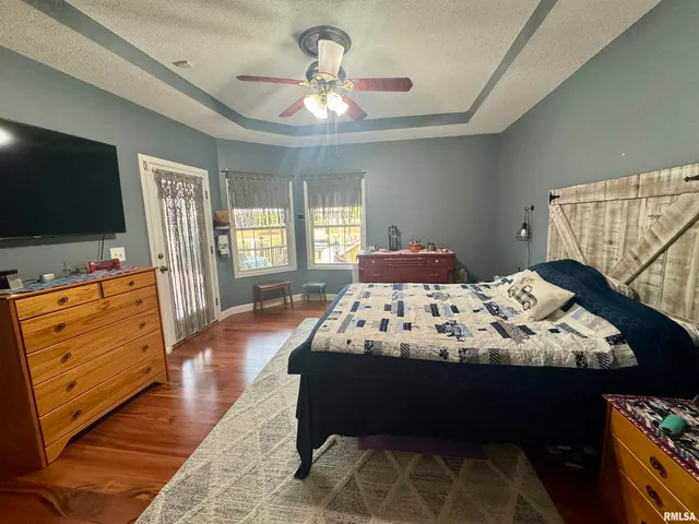 $365,000 | 17794 East Fairfield Road, Mount Vernon, IL 62864