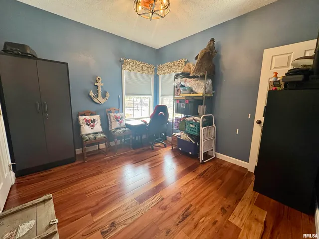 $365,000 | 17794 East Fairfield Road, Mount Vernon, IL 62864