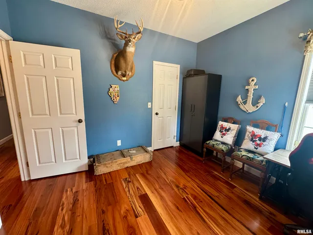 $365,000 | 17794 East Fairfield Road, Mount Vernon, IL 62864