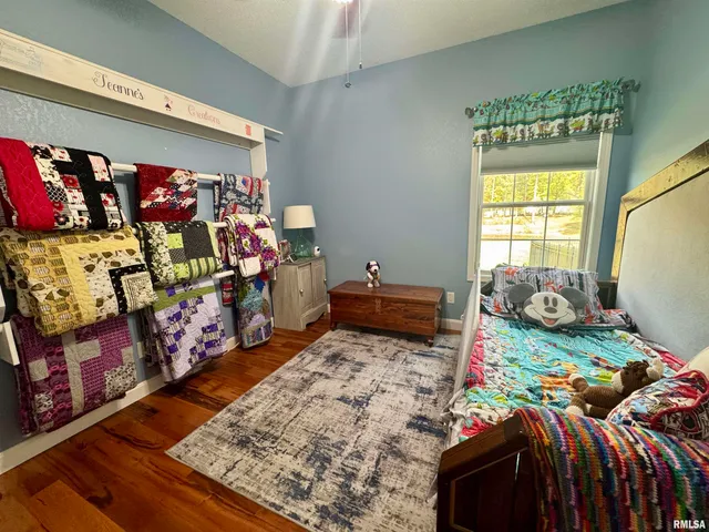 $365,000 | 17794 East Fairfield Road, Mount Vernon, IL 62864