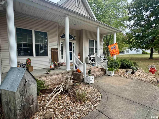 $365,000 | 17794 East Fairfield Road, Mount Vernon, IL 62864