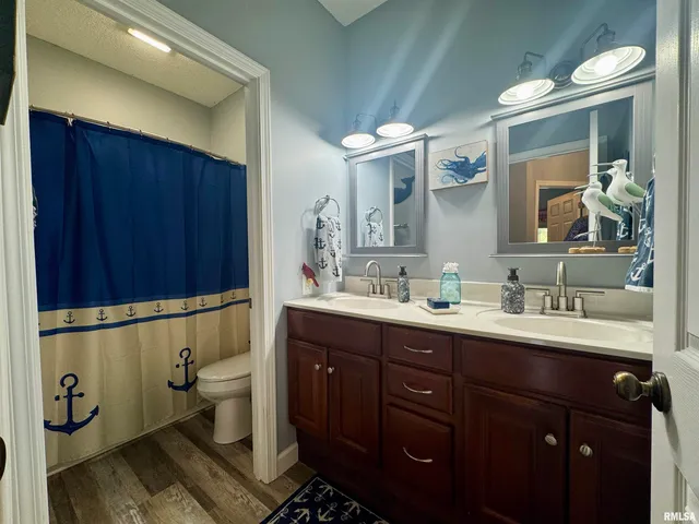 $365,000 | 17794 East Fairfield Road, Mount Vernon, IL 62864