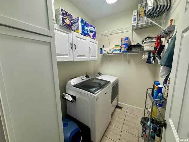 $365,000 | 17794 East Fairfield Road, Mount Vernon, IL 62864