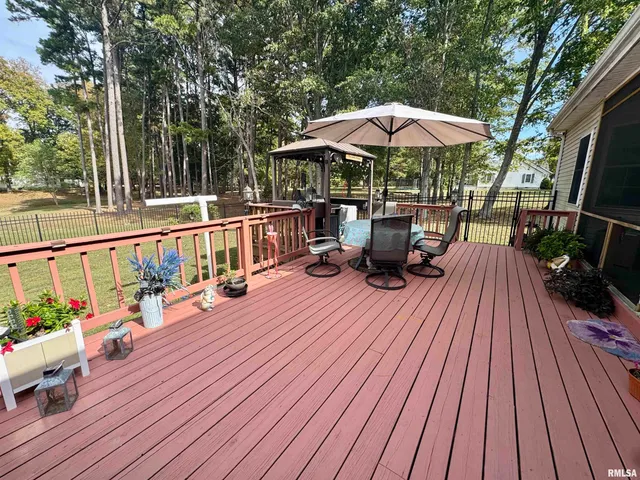 $365,000 | 17794 East Fairfield Road, Mount Vernon, IL 62864