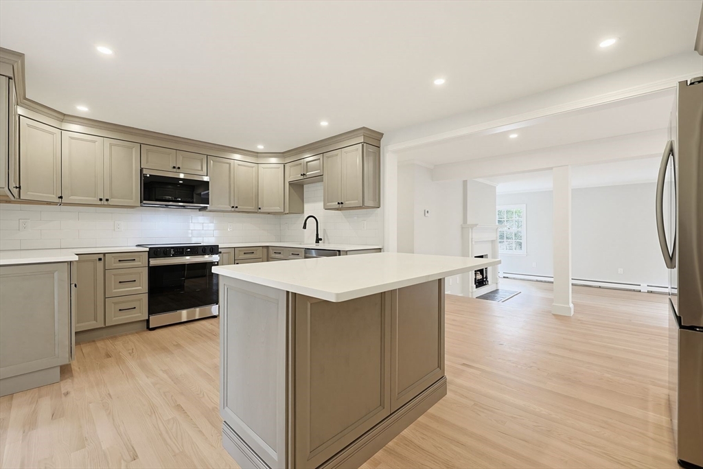 9 Arnold Road Shrewsbury, MA 01545 - Photo 13 of 34