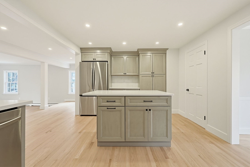 9 Arnold Road Shrewsbury, MA 01545 - Photo 15 of 34