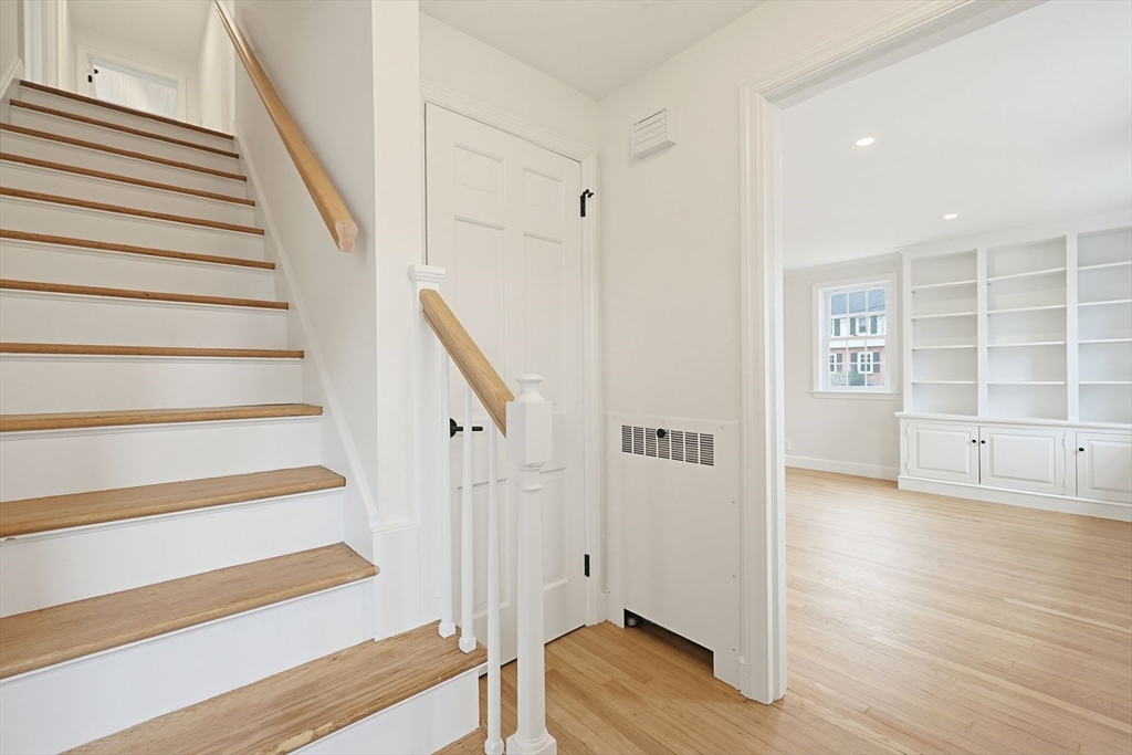 9 Arnold Road Shrewsbury, MA 01545 - Photo 4 of 34