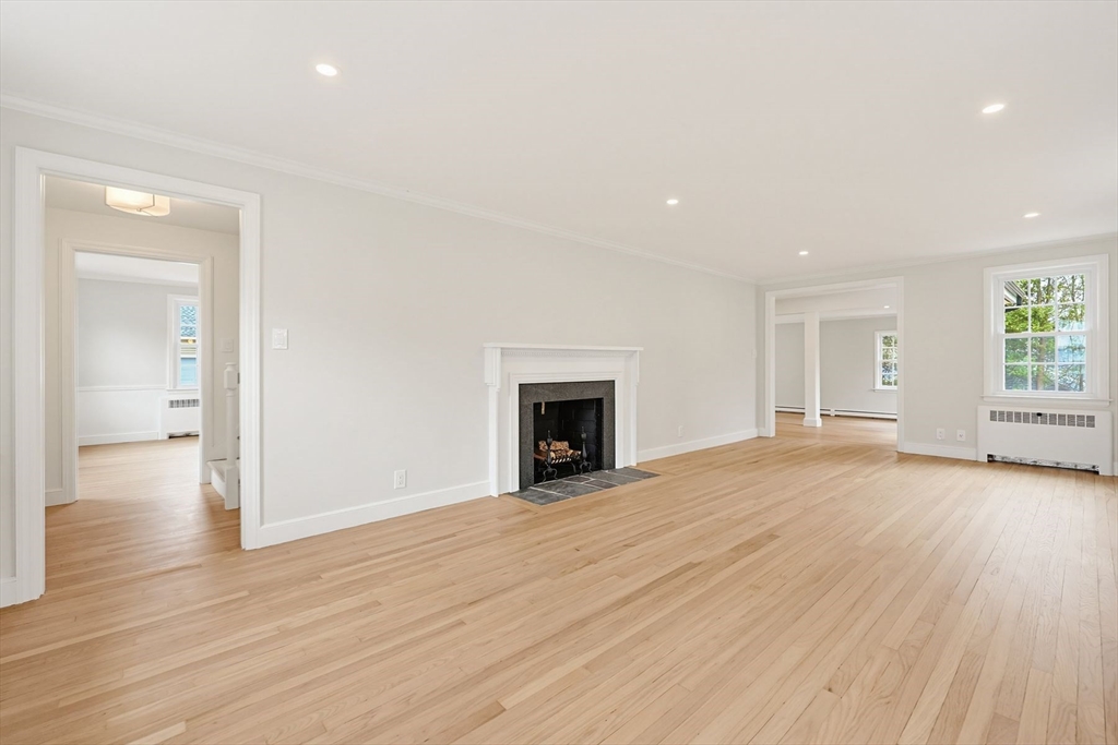 9 Arnold Road Shrewsbury, MA 01545 - Photo 5 of 34