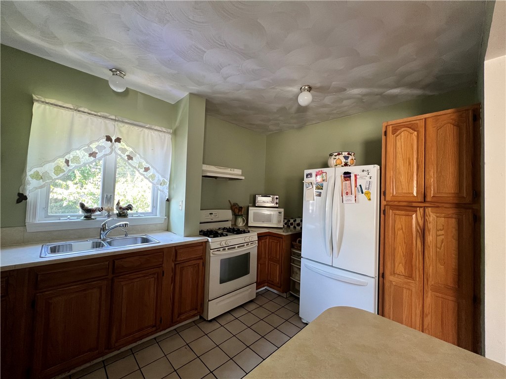 19 Vale Street Providence, RI 02908 - Photo 13 of 33