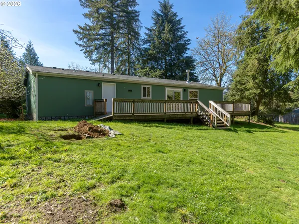 a view of a house with backyard