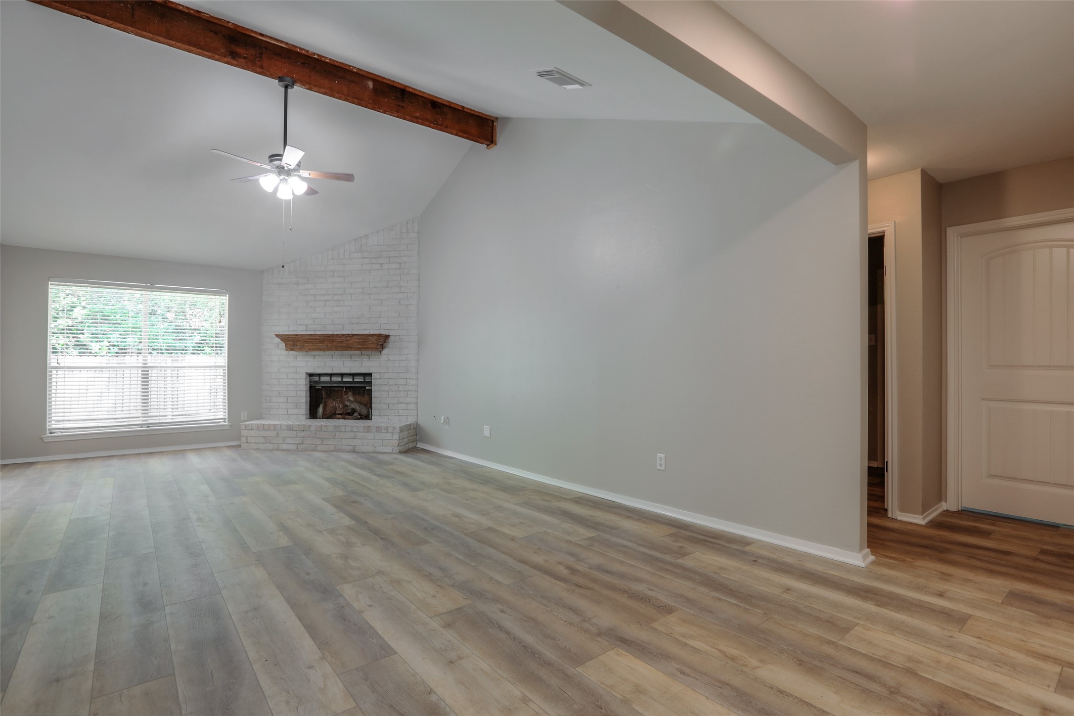 31 Maywind Court Spring, TX 77381 - Photo 6 of 24