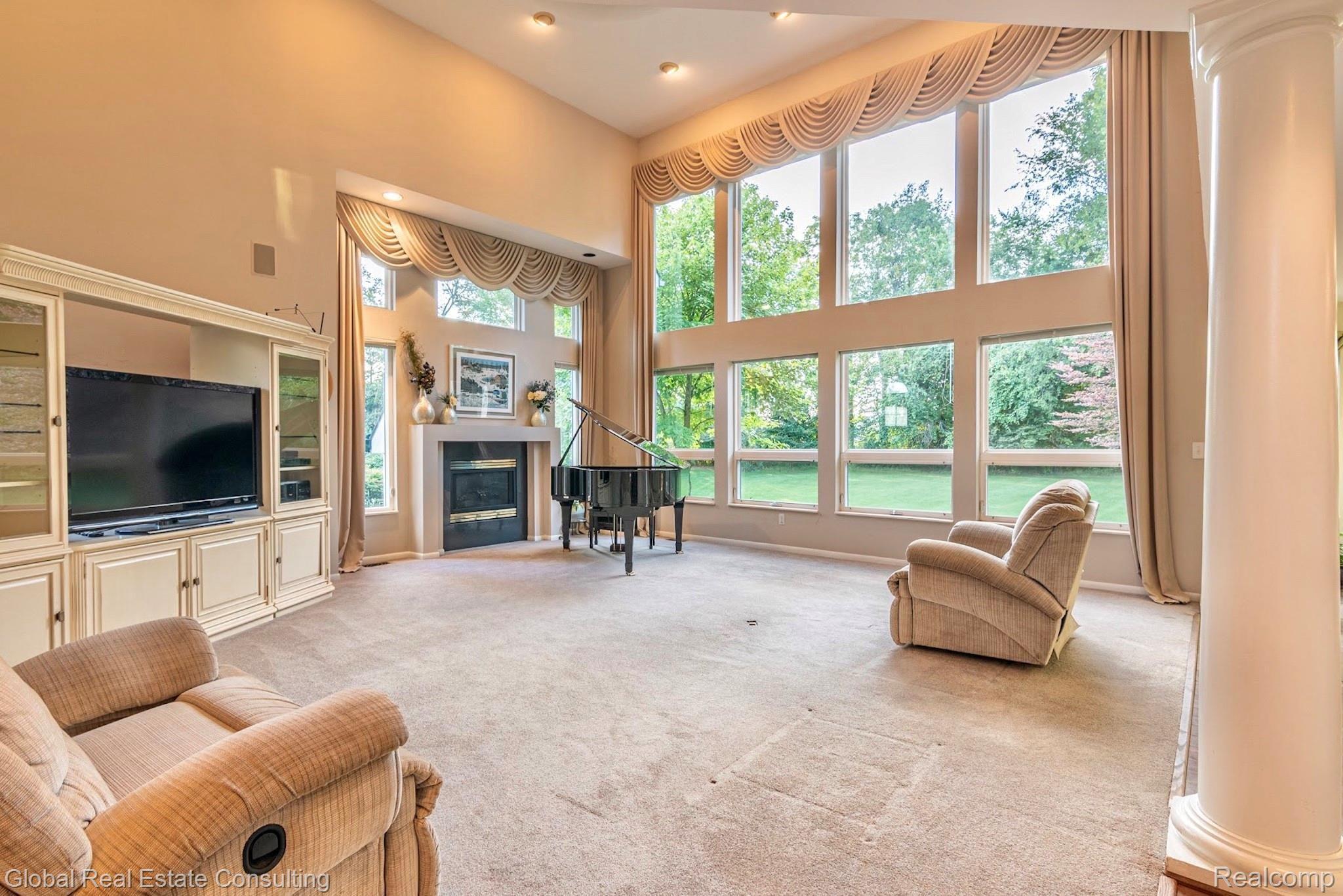 47756 Rochester Drive Novi, MI 48374 - Photo 23 of 62 Great Room.jpg